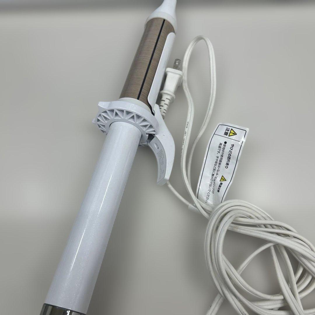 巻女　MAQIO ホワイトカールアイロン　32mm 巻女 MAQIO ホワイトカールアイロン 32mm - メルカリ