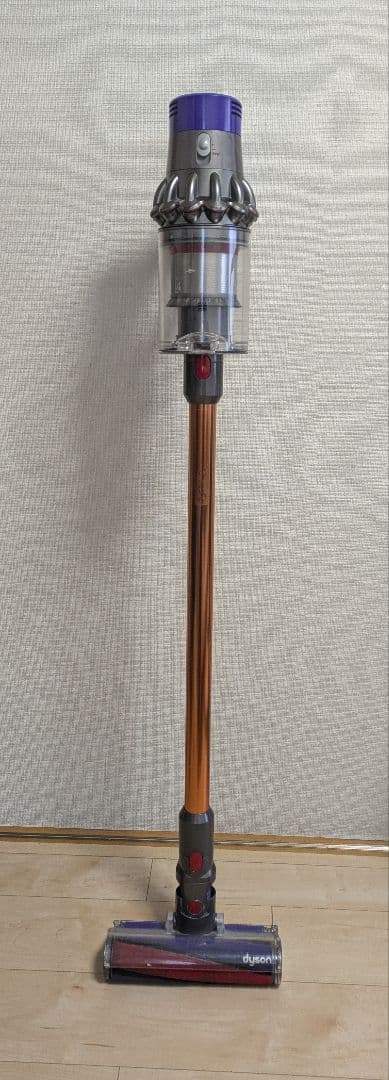 ジャンク品】Dyson V10 Fluffy コードレス掃除機本体 - メルカリ