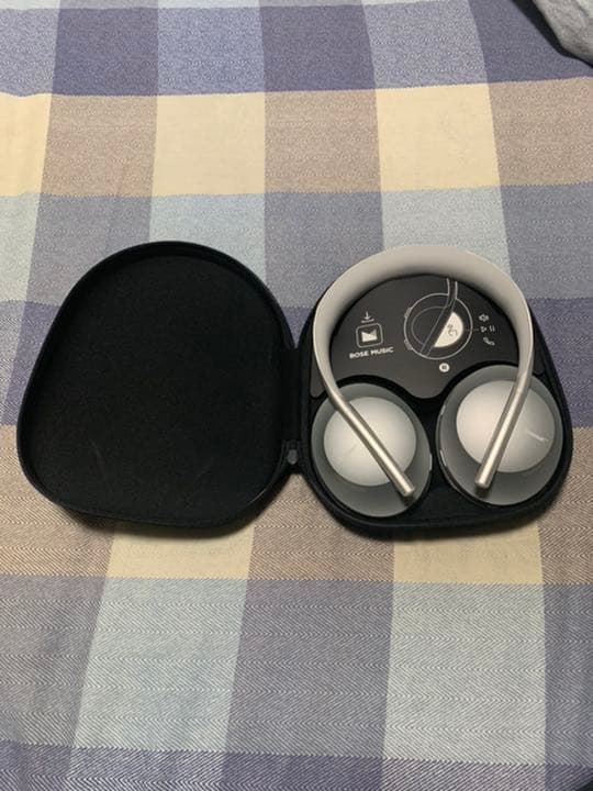 瀬戸大也選手サイン入りBOSE NC 700 LUXE SILVER