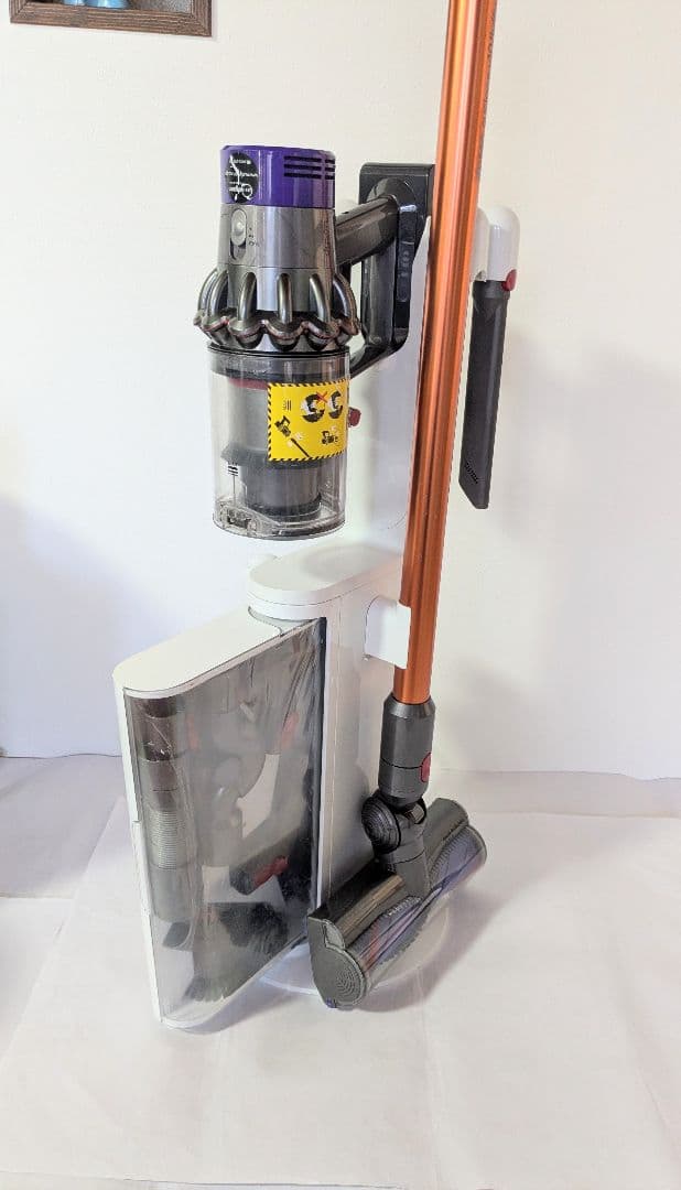 【60分稼働】ダイソン掃除機V10 スタンド(フロアドック)付き　⑪ Dyson Cyclone V10 専用充電スタンド | 掃除機 | ダイソン公式