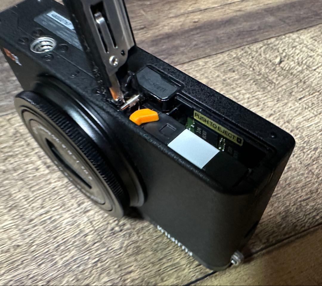 FUJIFILM XQ1 【ジャンク】