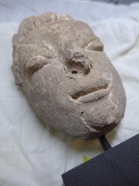 石仏の残存です。味のあるものです。 | 激安通販のイーサプライ