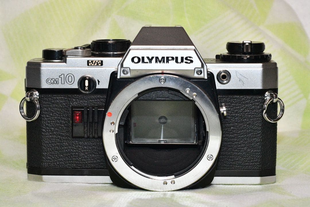 《動作品》OLYMPUS OM10 Silver+50/1.8 a406