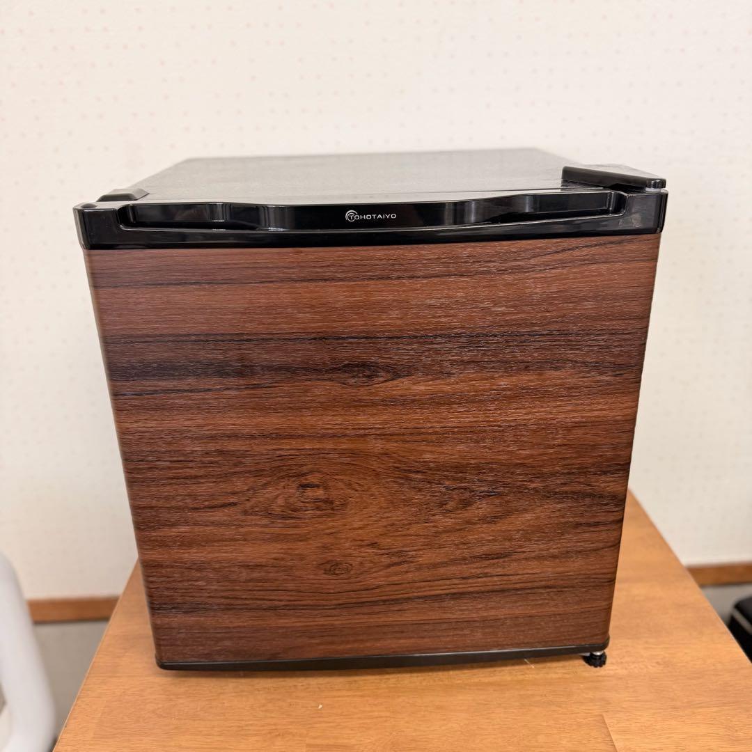 ● 極美品 TOHOTAIYO 1ドア 冷凍庫 31L TH-31RFS1-WD