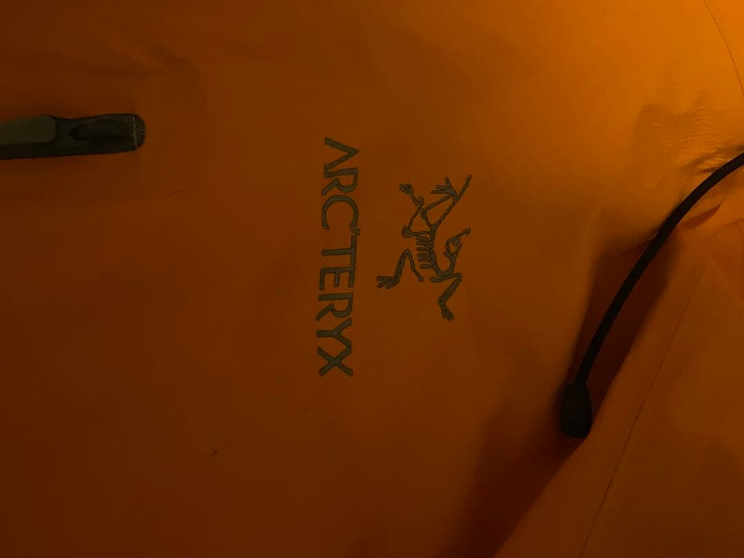 頑固ちゃん様専用 ARC'TERYX マウンテンパーカー オレンジ - メルカリ