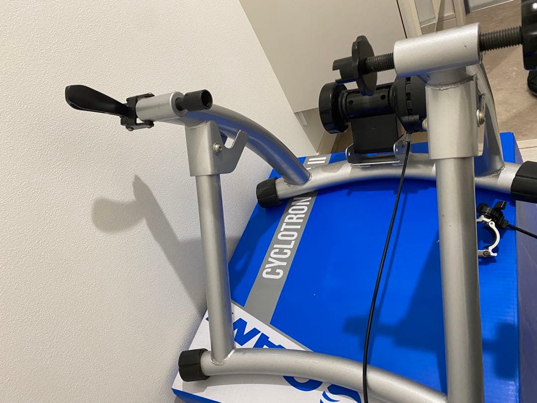 GIANT CYCLOTRON MAG2トレーナーローラー台 - メルカリ