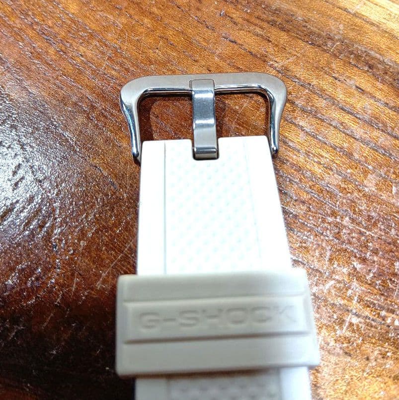 カシオ　G-SHOCK GST-W300 -7AJF　ホワイト　箱ごとメルカリ便