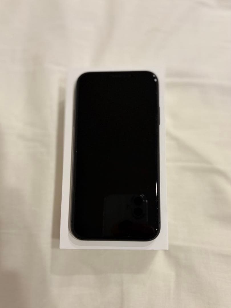 iPhone 11 ブラック　64GB
