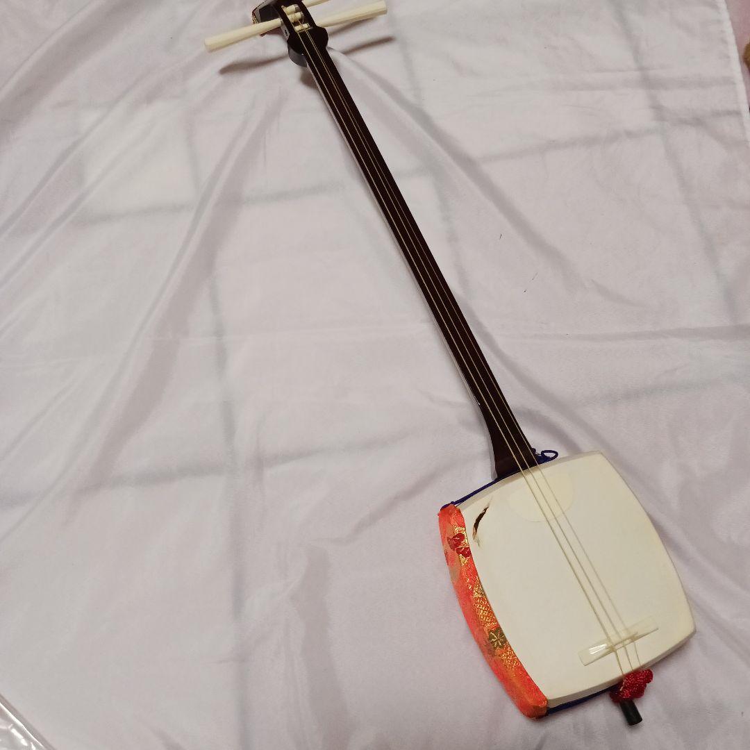 三味線 全長70cm 3.5cmの破れあります