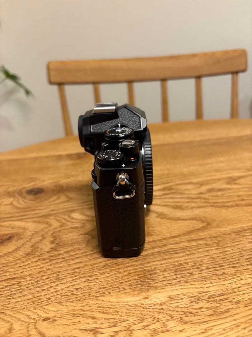 【ショット数686回】Nikon Z fc ミラーレス一眼 本体 バッテリー付き