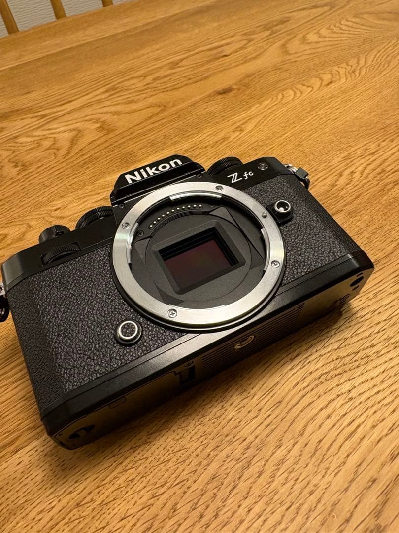【ショット数686回】Nikon Z fc ミラーレス一眼 本体 バッテリー付き