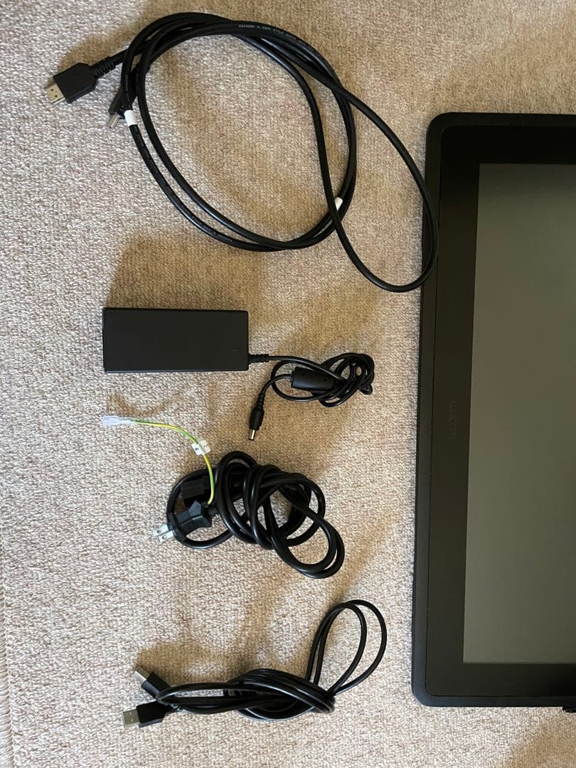 Wacom Cintiq22 液晶ペンタブレット 本体 + 付属品