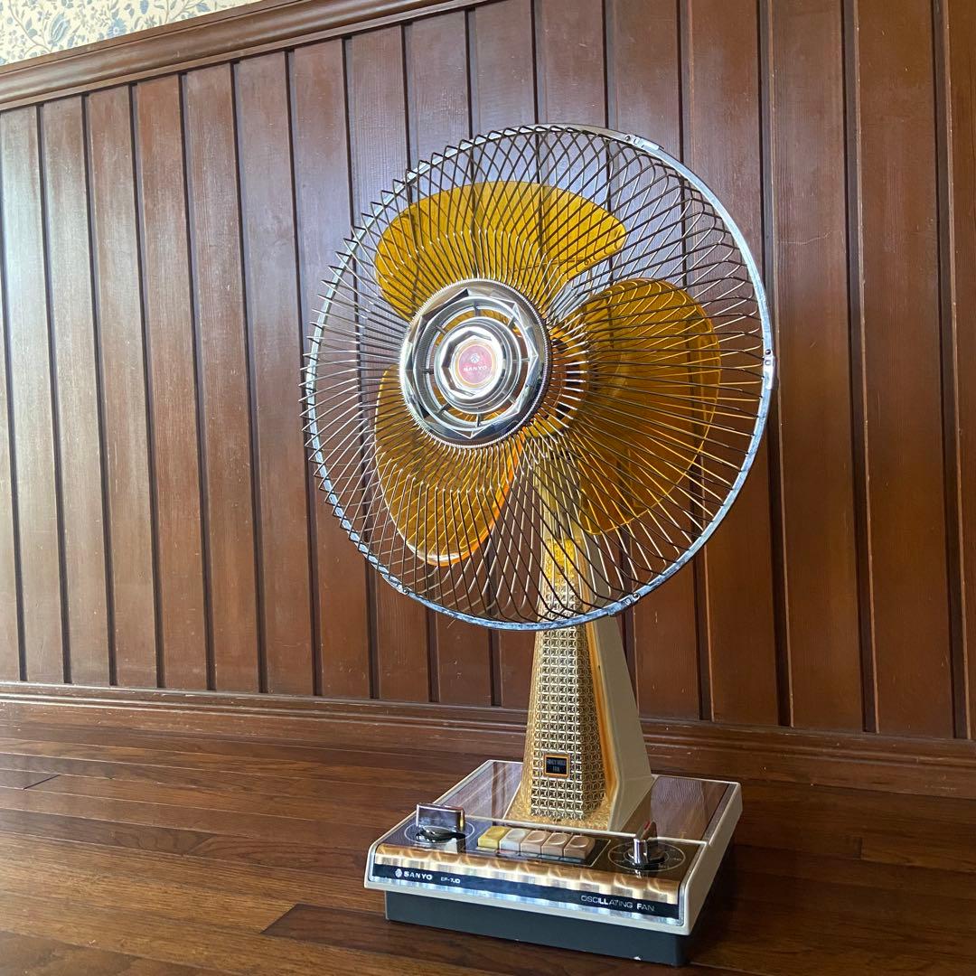 昭和レトロ　扇風機　ライト点灯します　希少　レトロポップ　美品　オレンジ