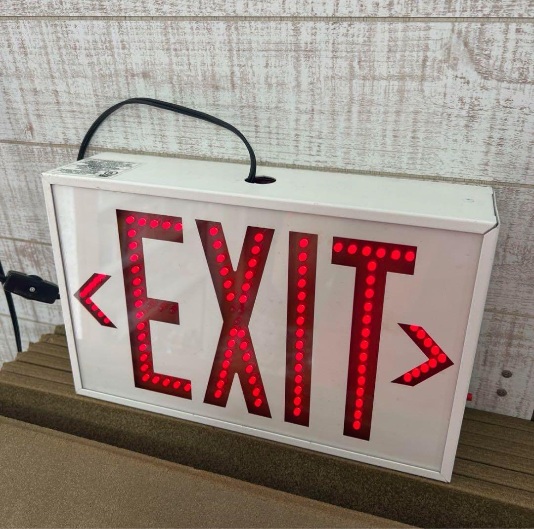 米軍放出 EXIT LEDサインプレート 非常口 看板 - メルカリ