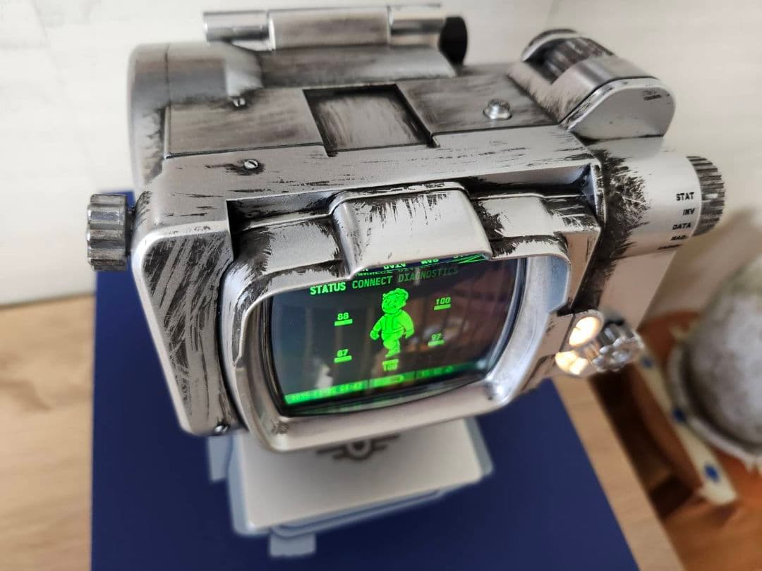 ドラマ「Fallout」公式 ピップボーイ Pip-Boy 3000 Mk V - メルカリ