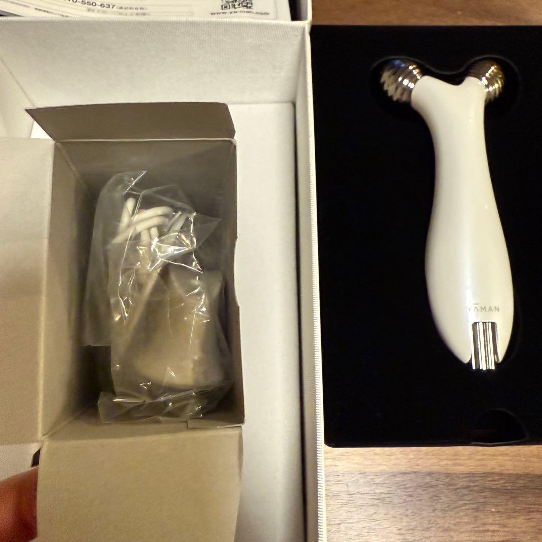 【新品未使用】ヤーマンYA-MAN 美顔ローラー 美顔器 WAVY EP-15W