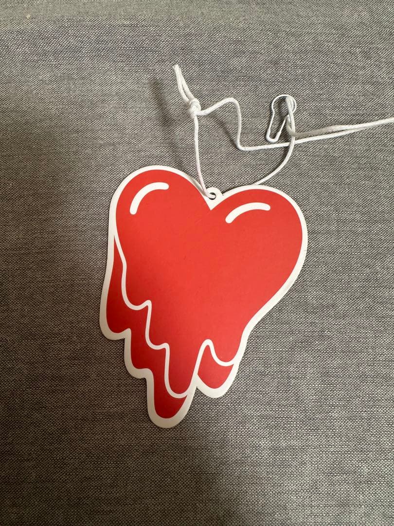 トップス emotionally unavailable