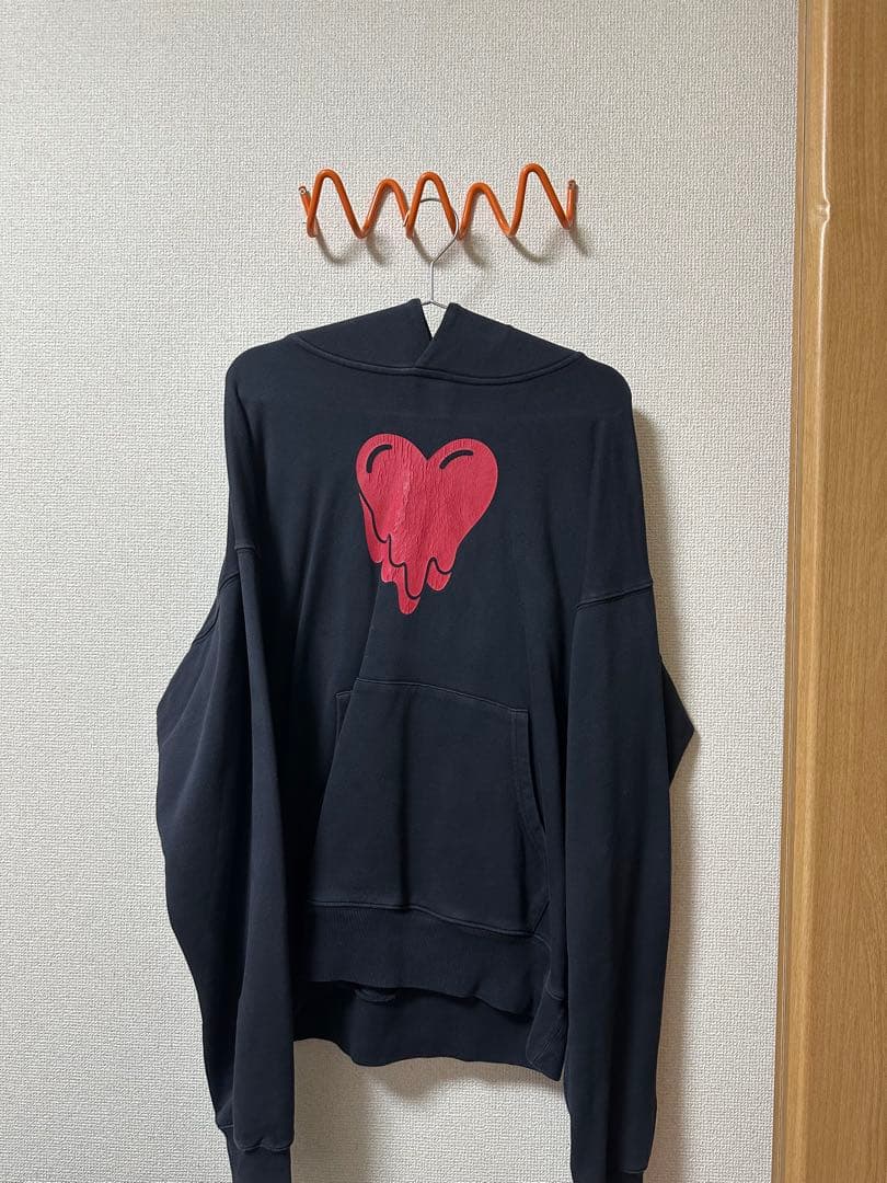 トップス emotionally unavailable