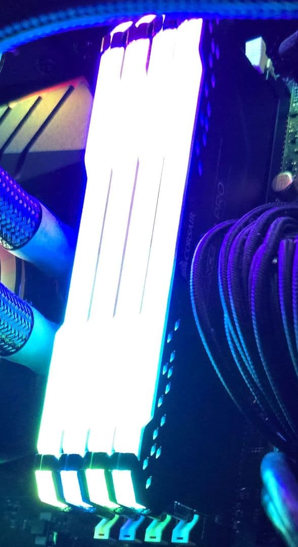 Corsair DDR4 3200Mhz 32GB メモリ （8GBx4）