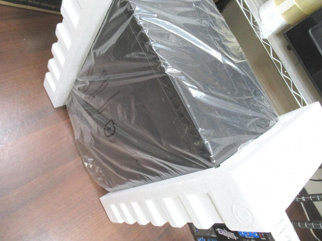 未使用　Vector RS ミドルタワー型PCケース FD-C-VER1A-01