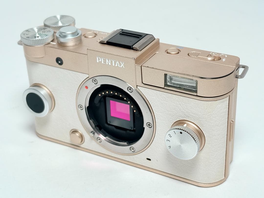 僅か2042ショット ペンタックス Q-S1ボディ シャンパンゴールド×クリーム