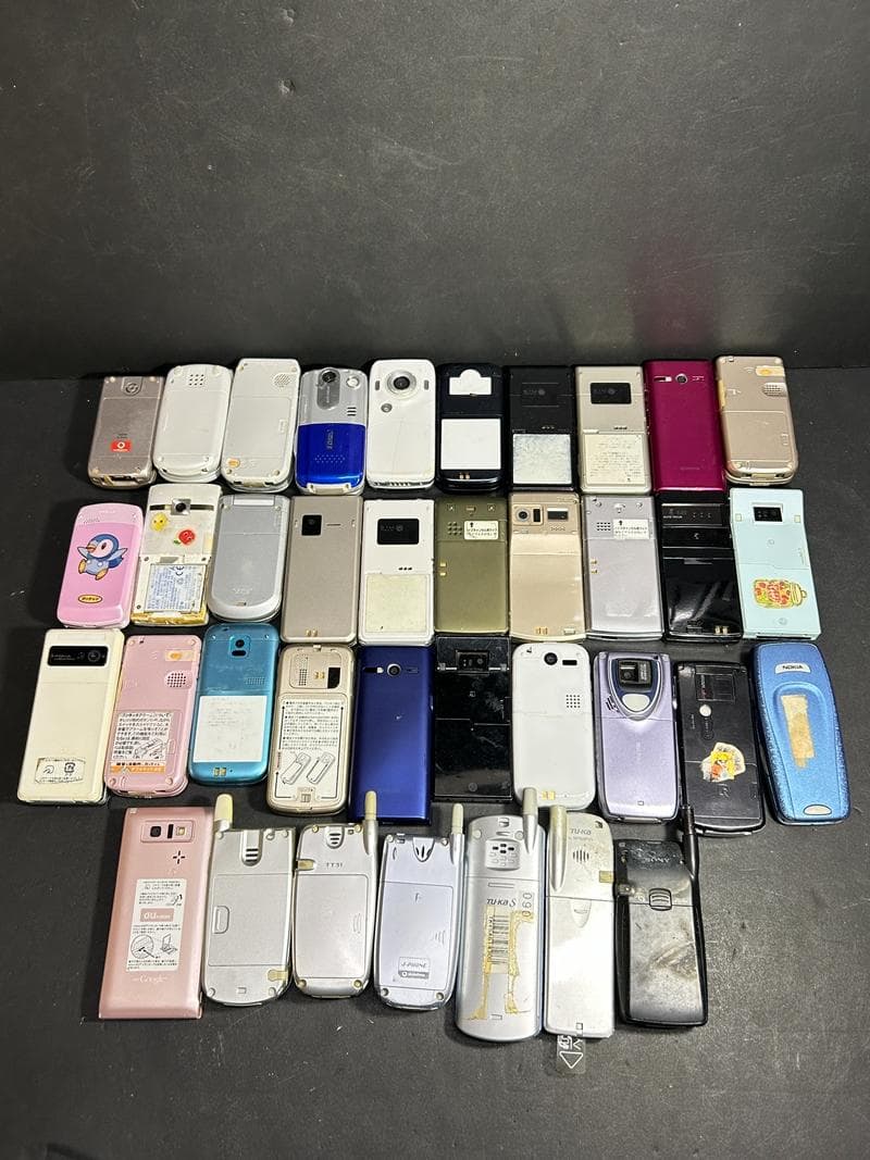 大量 携帯電話 ガラケー docomo/au 他 37台 ジャンク 部品取り