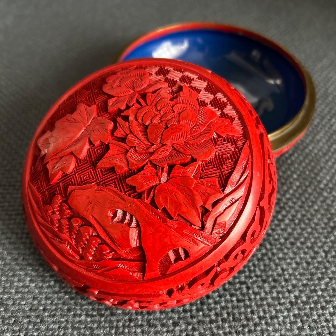 中国骨董【旧家蔵民国時代大き目銅胎彫漆堆朱内七宝香合印泥合】細工精密花鳥彫刻貴重 中国骨董【旧家蔵民国時代大き目銅胎彫漆堆朱内七宝香合印泥