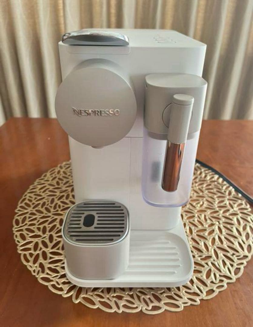 ネスプレッソ　ラティシマ・ワン　シルキーホワイト　F111-WH-W ネスプレッソ ラティシマ・ワン F111WH [シルキーホワイト] 価格比較