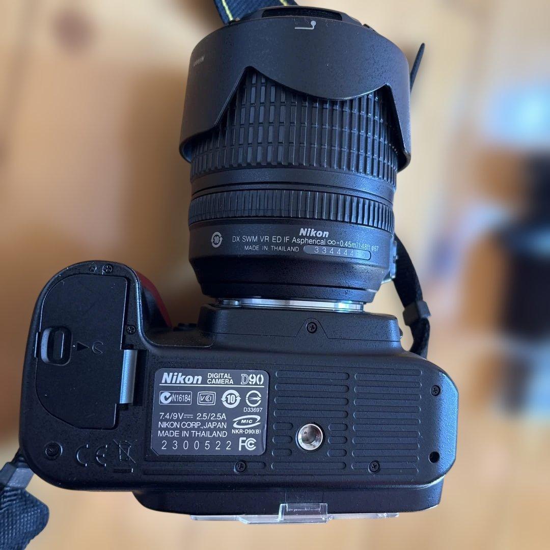 Nikon D90 デジタル一眼レフ 18-105mm VRレンズ付き