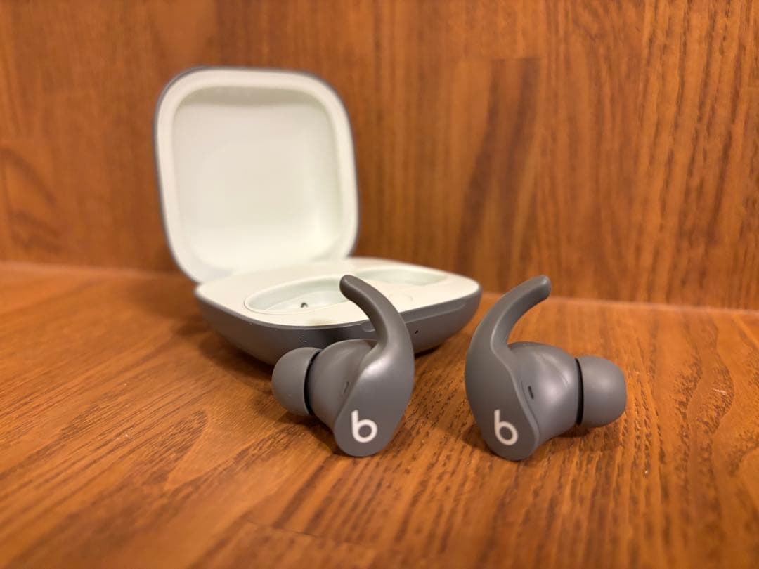 Beats Fit Pro ワイヤレスイヤホン グレー 充電ケース付き - メルカリ