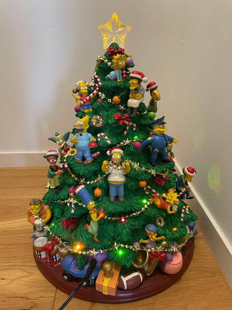 ザ・シンプソンズ クリスマスツリー フィギュア付き スノーイング クリスマスツリーデコレーションランタン 電子オルゴール