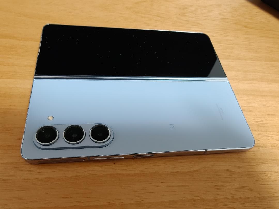 Galaxy Z Fold5 256GB アイシーブルー ケース付き