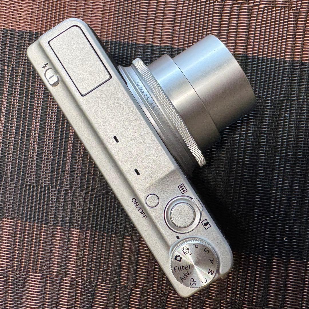 FUJIFILM 富士フイルム XQ1 シルバー☆貼り革☆付属品☆オプションあり