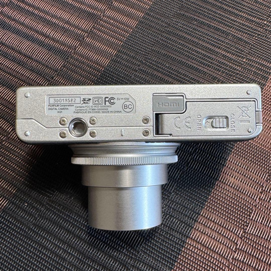 FUJIFILM 富士フイルム XQ1 シルバー☆貼り革☆付属品☆オプションあり