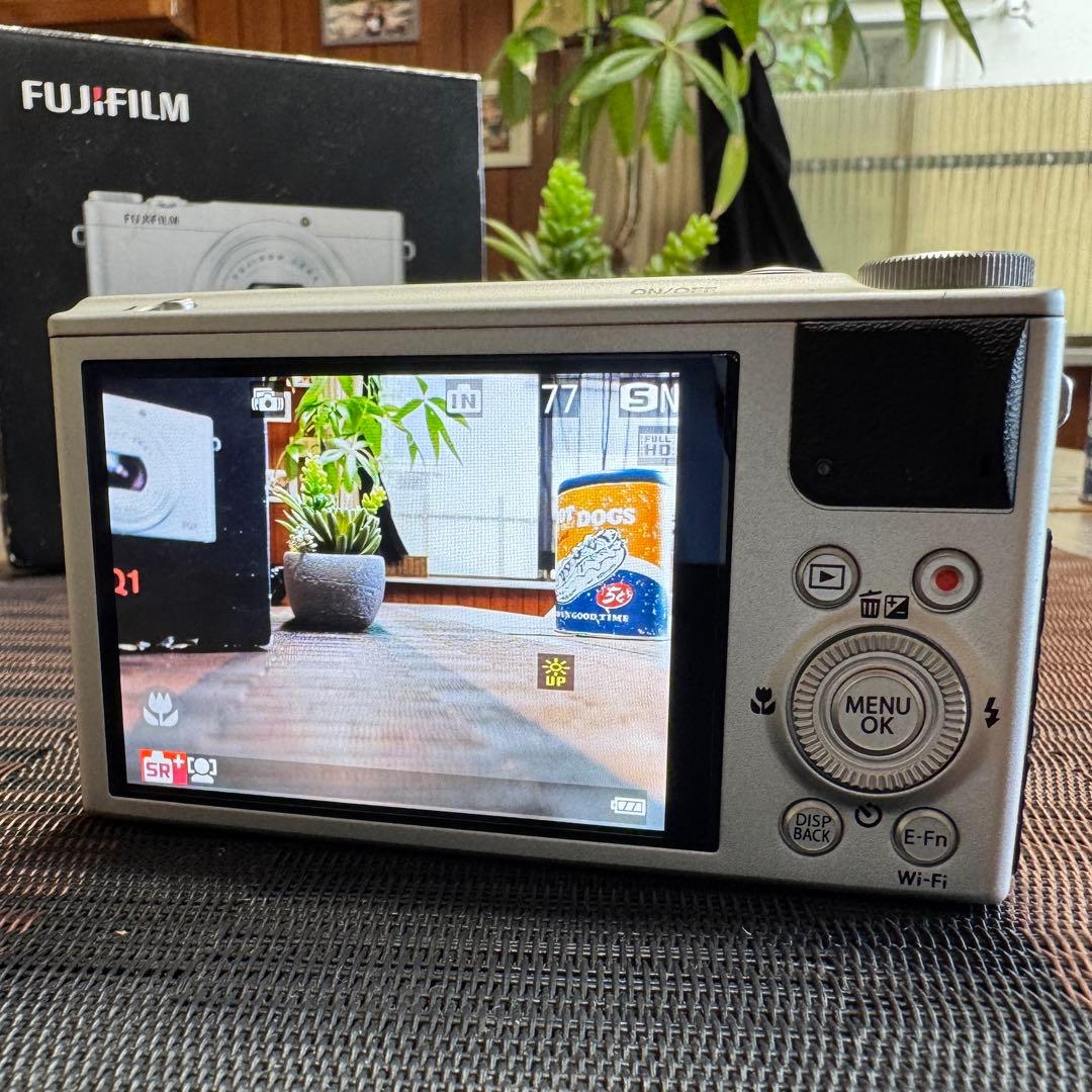 FUJIFILM 富士フイルム XQ1 シルバー☆貼り革☆付属品☆オプションあり