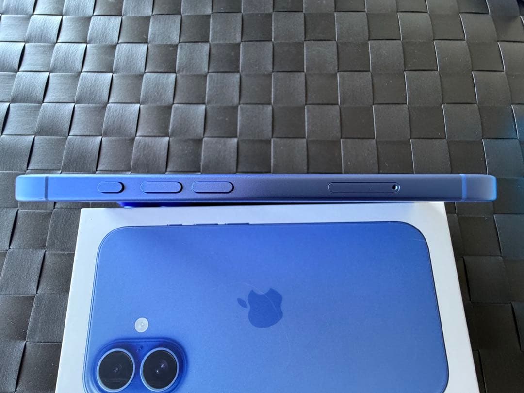 【超美品】iPhone16 128GB 【ウルトラマリン】新品ガラスフィルム付