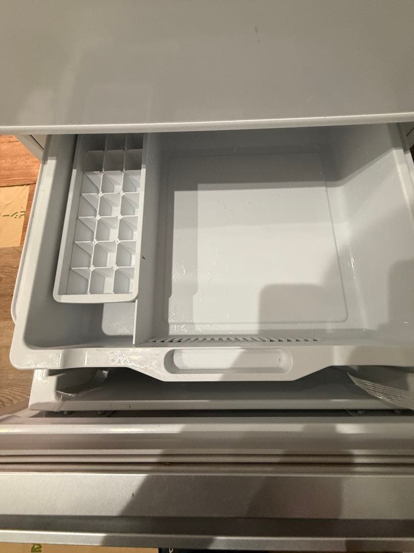 冷蔵庫　ハイセンス 282L ホワイトHR-D2801W 3ドア 右開き