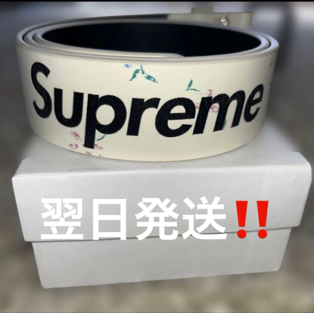 Supreme ロゴ ベルト ホワイトおまけステッカー付き ☆Supreme☆洗練された芸術☆クールなスタッズSUPREMEベルト