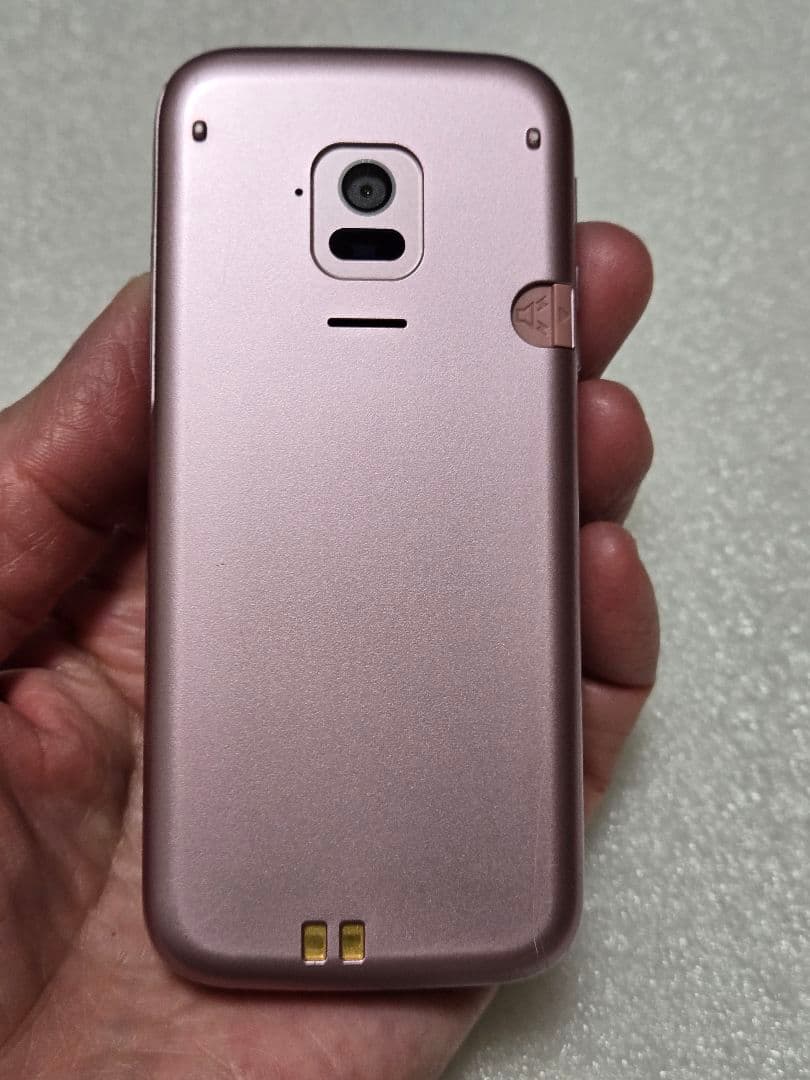 ドコモ らくらくホン F01M ピンク　説明書・充電器付