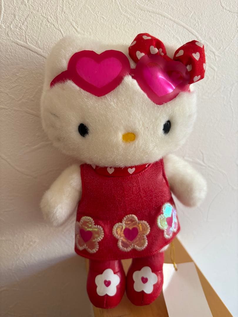 USJ 初代　ハローキティ ぬいぐるみ 2001年 限定 タグ付き 超レア 超レア USJ初代 ハローキティ ぬいぐるみ 2001年限定 タグ付き - メルカリ
