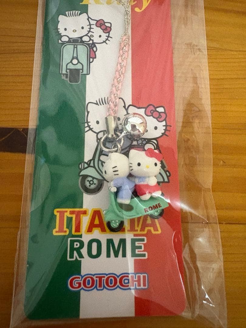 希少品】ハローキティ イタリア・ローマ ストラップ - メルカリ