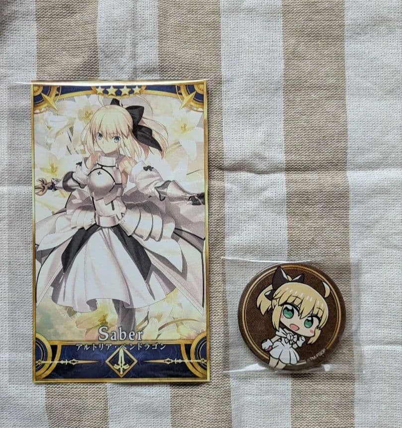 FGO リアル脱出ゲーム セイバーリリィ カード 缶バッジ - メルカリ