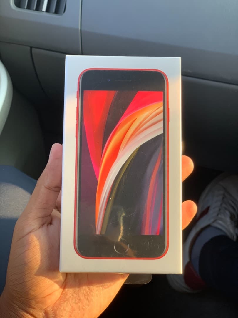 スマートフォン本体 iPhone SE 64GB. Seal pack red color.