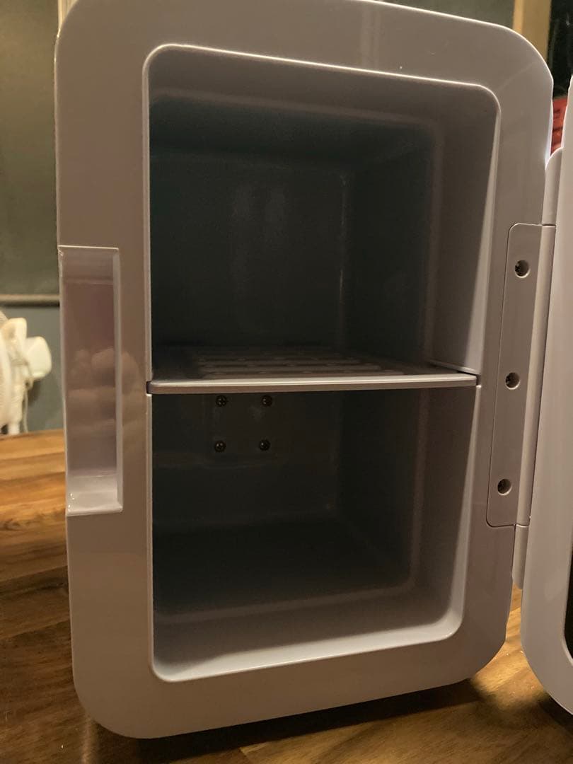 ポータブル電子式保冷温ボックス　冷温庫 2段棚付き（2022年製）