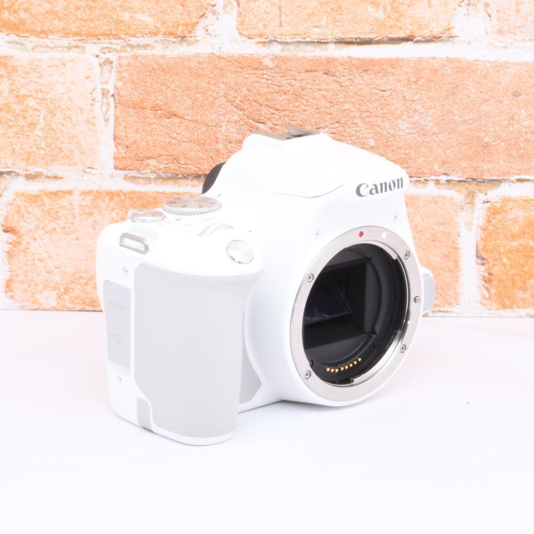 カメラバッグ付属✨Canon Kiss X10✨ホワイト✨Wi-Fi機能