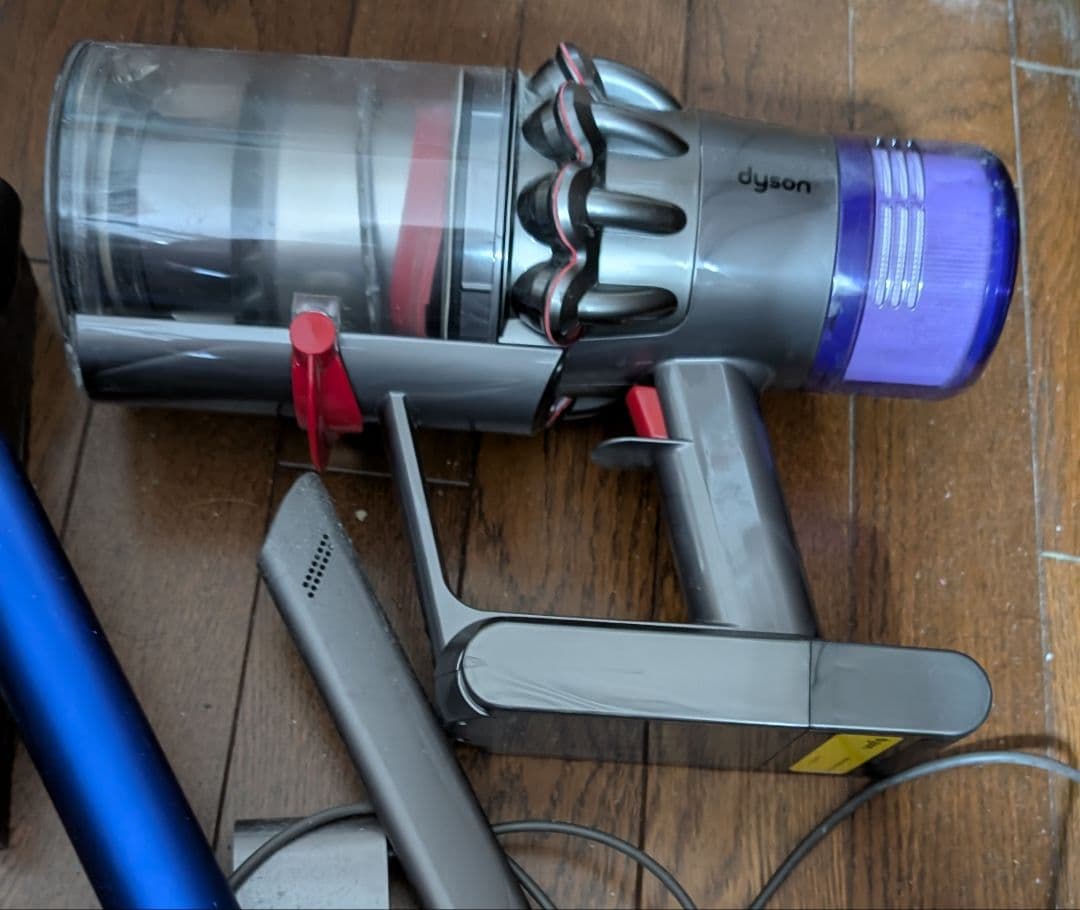 ジャンク品]ダイソンV11 Fluffy SV14 FF コードレス掃除機 - メルカリ