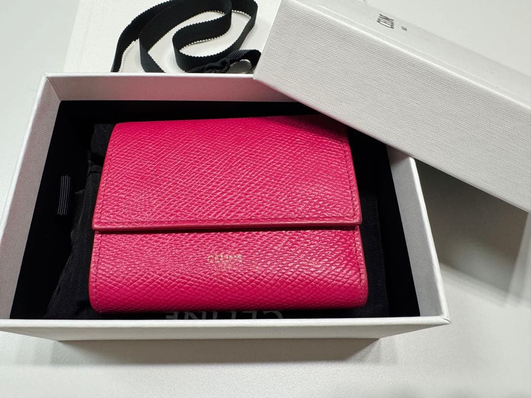 ピ*ピ様 【CELINE 】セリーヌ スモールトリフォールドウォレット 財布 CELINE スモール トリフォールドウォレット 16 【すぐ届く】 (CELINE