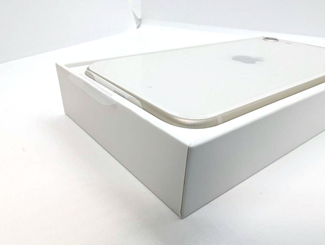 Apple iPhone SE (第3世代) スターライト 64GB【未使用】