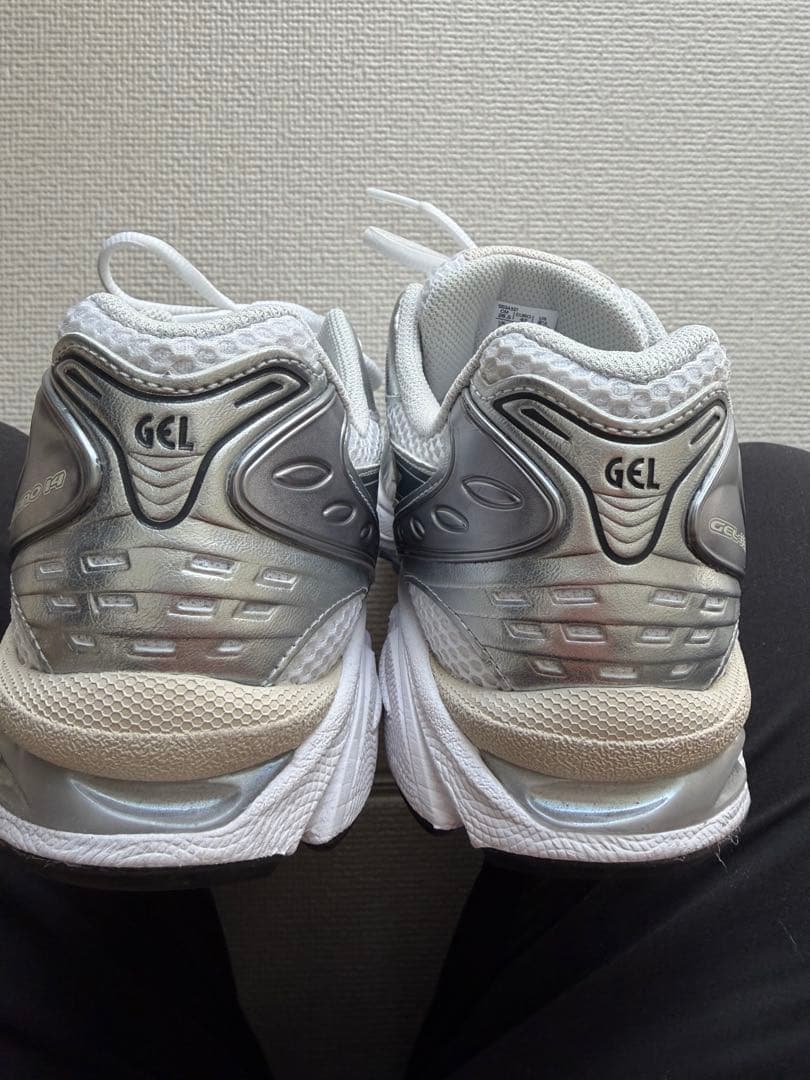 【美品】ASICS GEL-KAYANO14 26.5cm