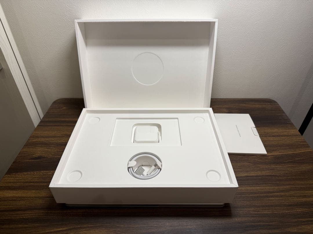 MacBookAir M4 8コアGPU/16GBメモリシルバー 2時間程使用